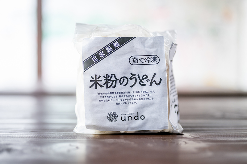 米粉うどんを具材に健康志向のお好み焼きとして差別化